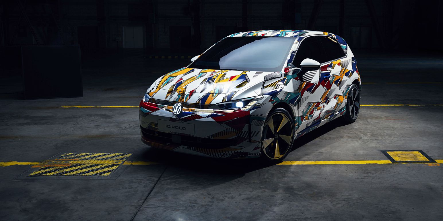 Der VW ID. Polo als Erlkönig in einer Halle