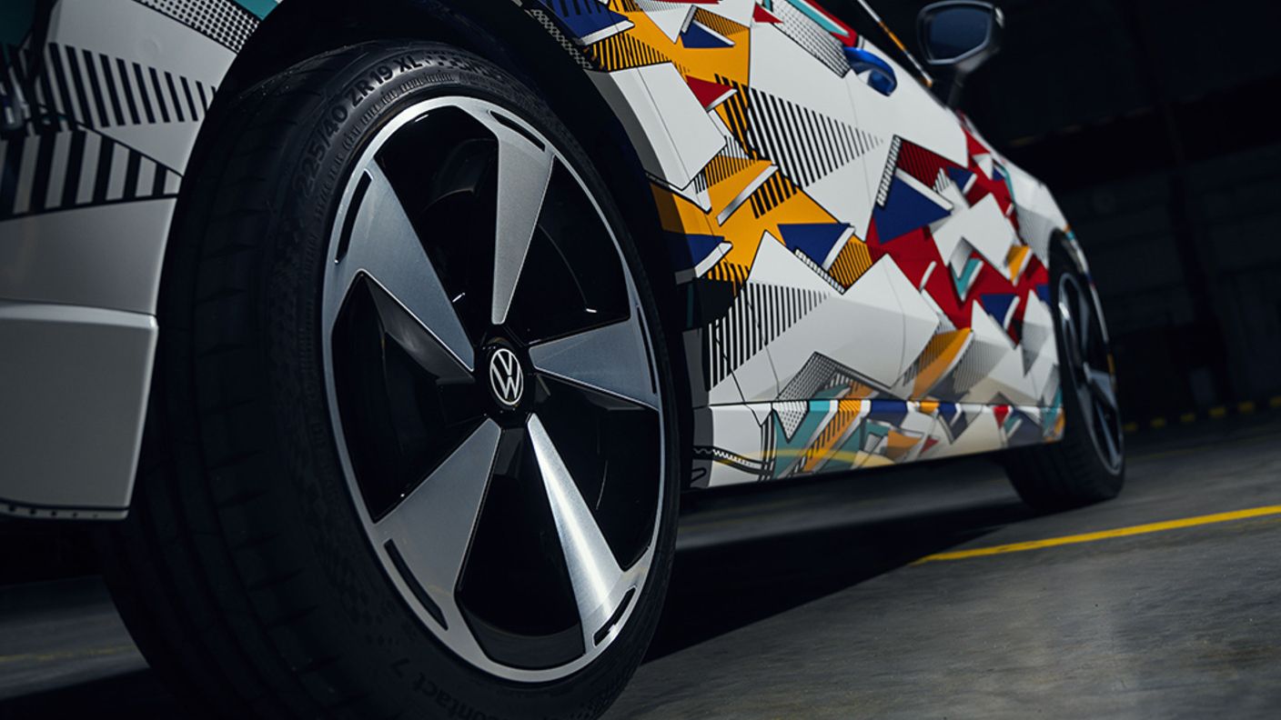 Blick auf das Rad hinten rechts und die Seitenansicht vom ID. Polo