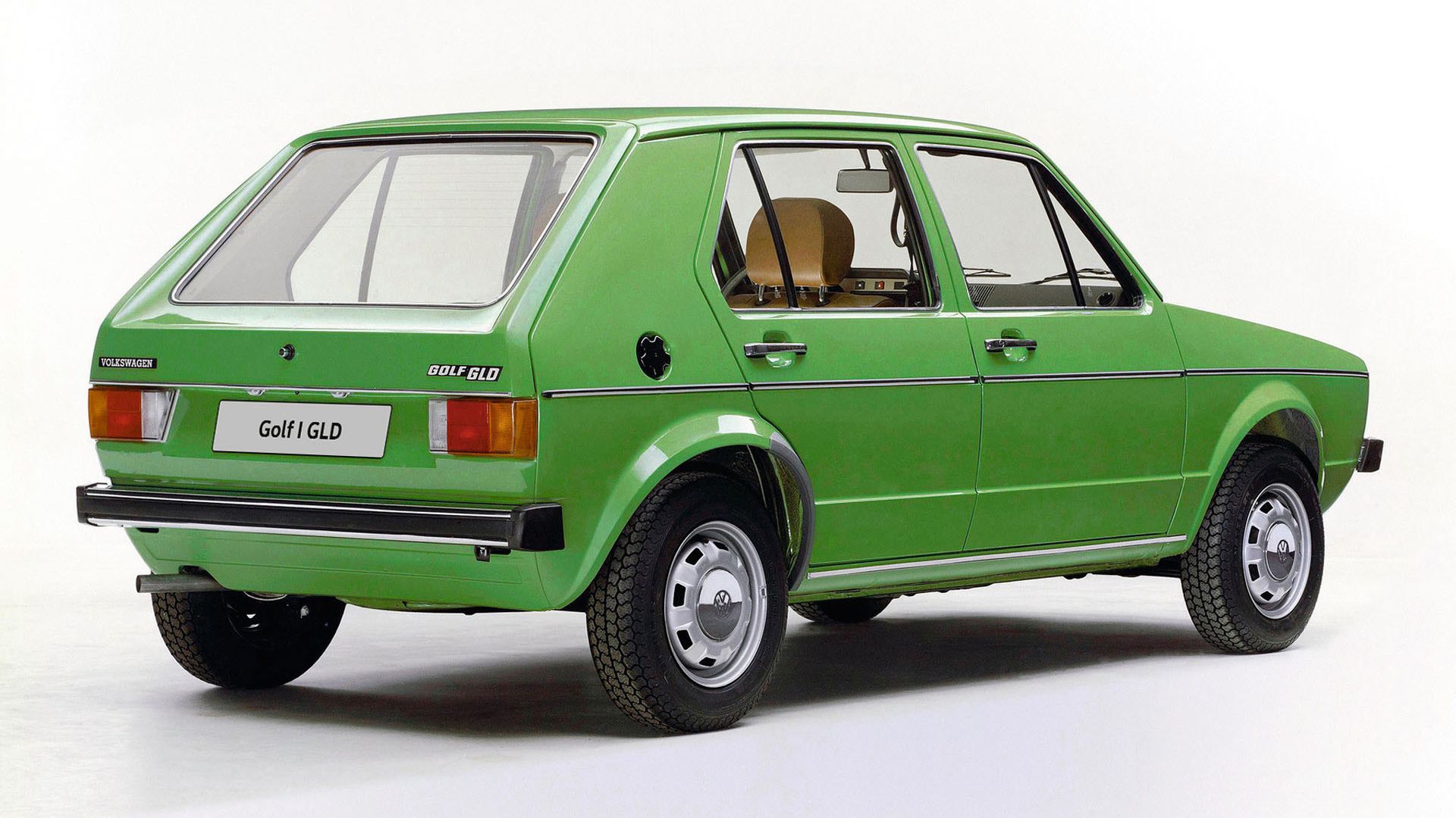 Der Golf 1 GLD in grün schräg von hinten