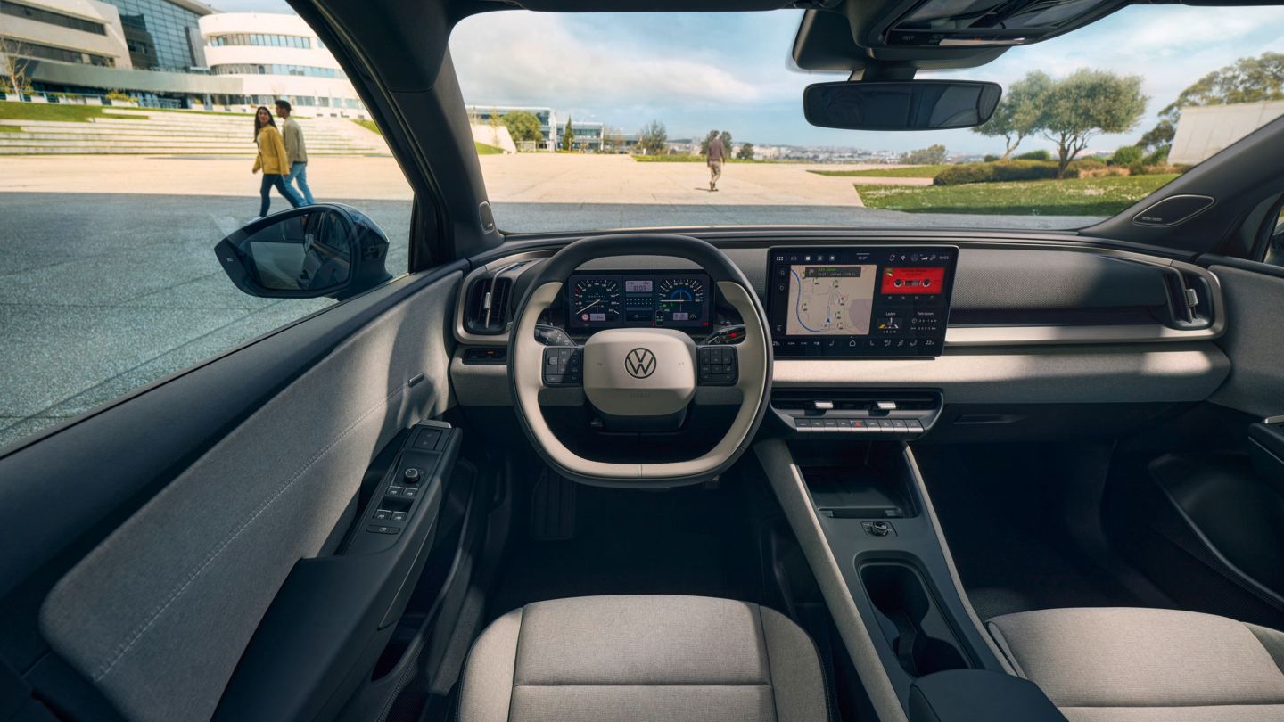 Cockpit eines VW ID. Cross mit Multifunktionslenkrad und Infotainmentsystem.