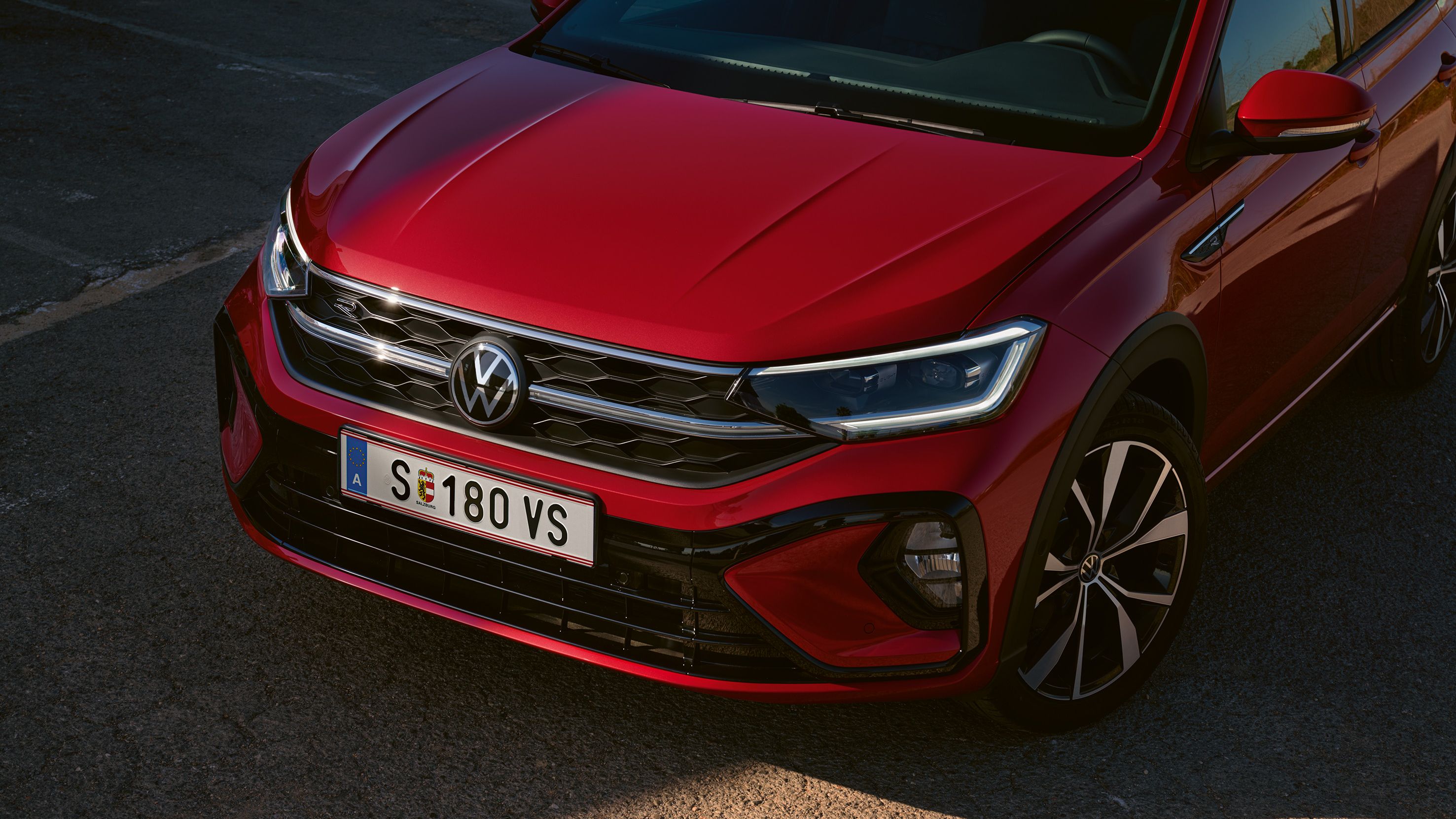 IQ.LIGHT Scheinwerfer und Kühlergrill des VW Taigo R-Line 