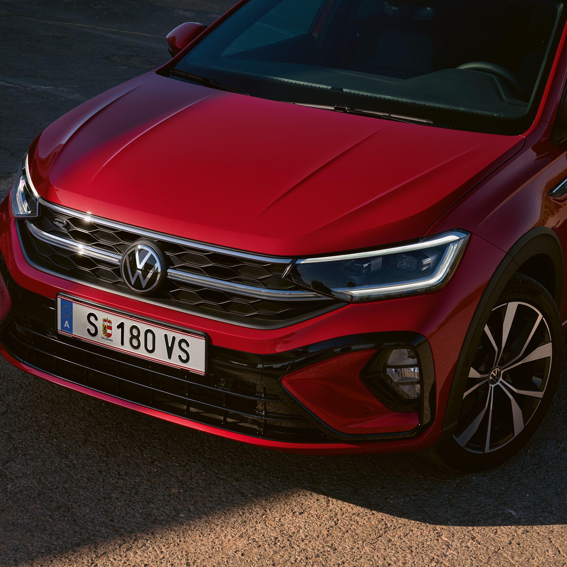 IQ.LIGHT Scheinwerfer und Kühlergrill des VW Taigo R-Line 