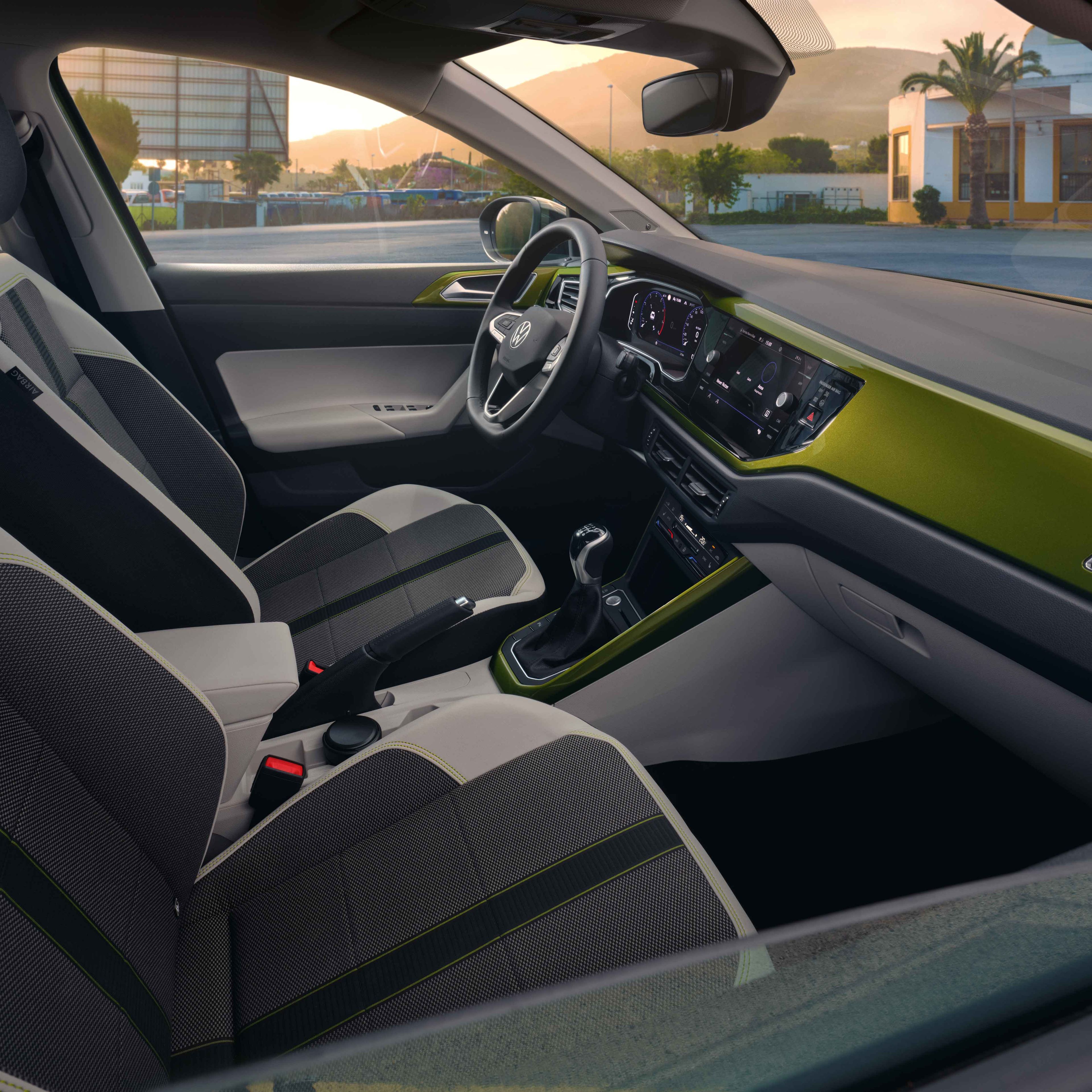 Interieur eines VW Taigo Style mit grünem Design Paket
