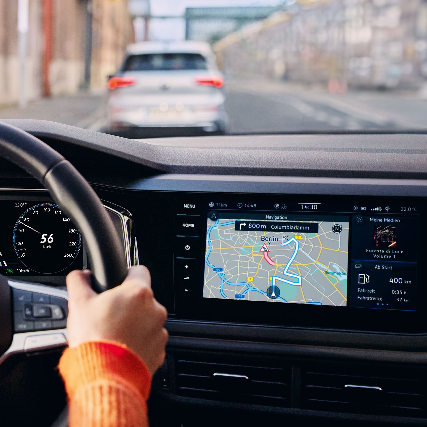 Lenkrad, Digital Cockpit und Navigationssystem im VW Polo
