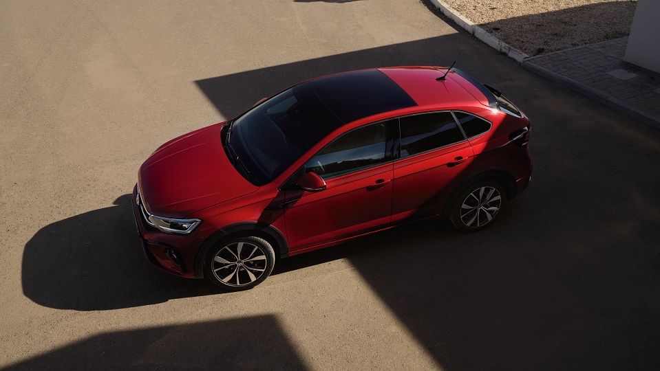 Der VW Taigo R-Line in Rot von oben fotografiert