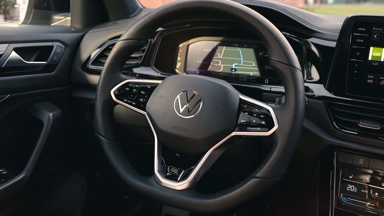 VW T-Roc Interieur, Detailansicht des Multifunktionslenkrads