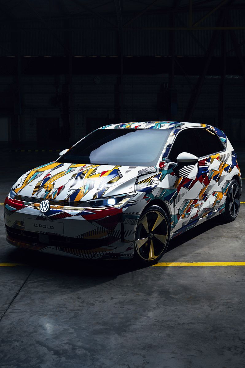 Der VW ID. Polo als Erlkönig in einer Halle