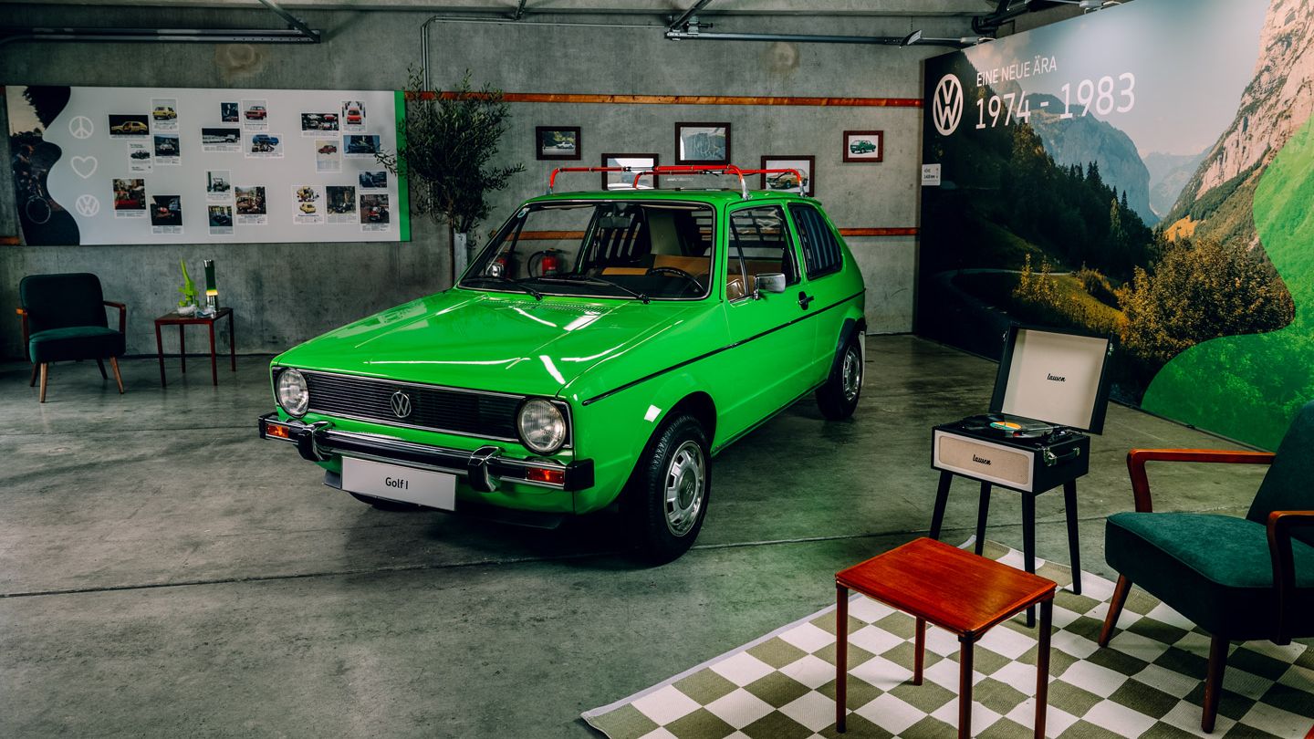 Ein grüner VW Golf 1 von vorne